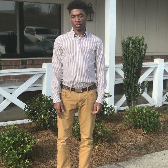 I love women. No cap. Sneaker head. I sell shoes. - Picture 5 of 7